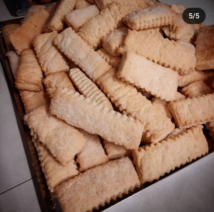 Biscotti da latte, possono essere immersi nel latte o vin santo